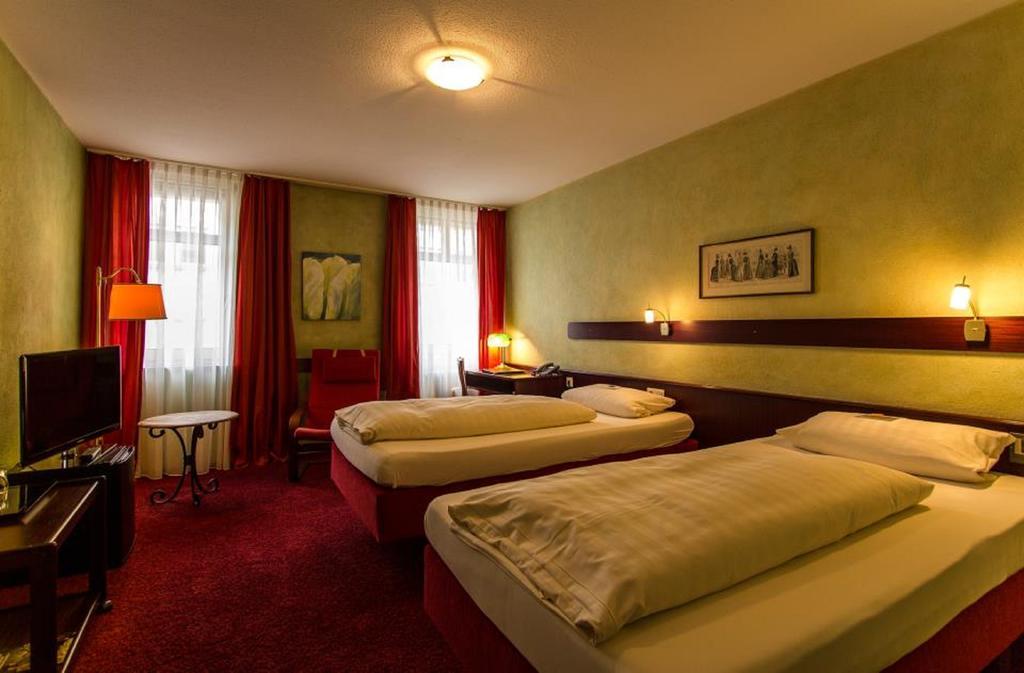 Stadt-Hotel Loerrach Gbr Экстерьер фото